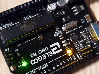 Orangene LED am Arduino Uno blinkt